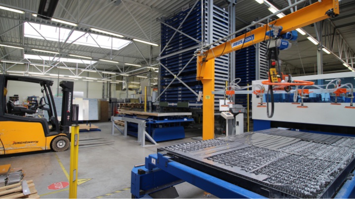 LOGITOWER Photo 4