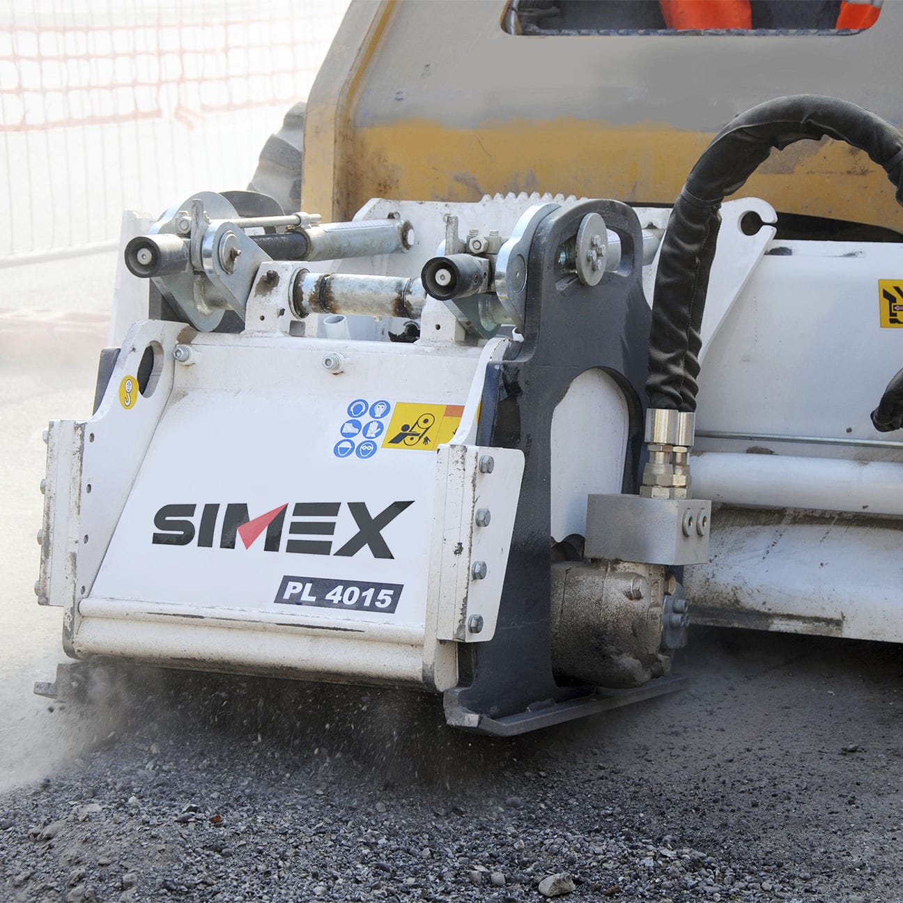 滑移装载机冷铣刨机 / 紧凑型 / 沥青