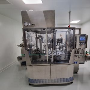 整体式灌装封盖一体机