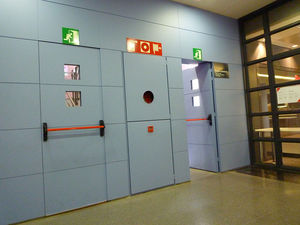 人行道门