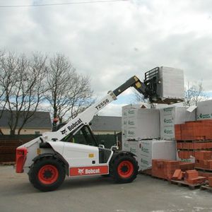 紧凑型伸缩臂叉车 1