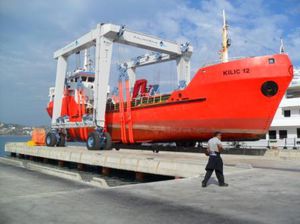 船艇搬运机