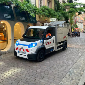 从后部装载生活垃圾收集车 1