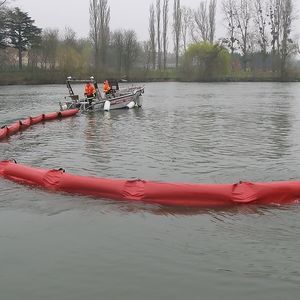 油拦污坝 1