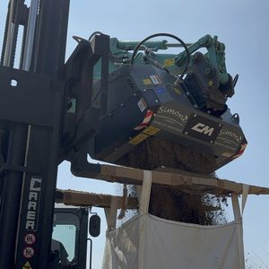 筛选粉碎铲斗 1