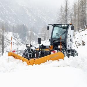 V形扫雪车