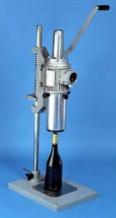 压力式封盖机 - IC Filling Systems LTD - 手动 / 瓶子 / 用于酿酒业