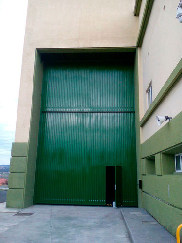 竖直滑动门 - Talleres Alfa Torres - 金属 / 工业 / 室内
