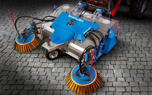 装载机吸尘清扫机 - K series - Snowek Trombia - The future of road sweepingwww.snowek.fi - 滑移装载机 / 牵引 / 道路