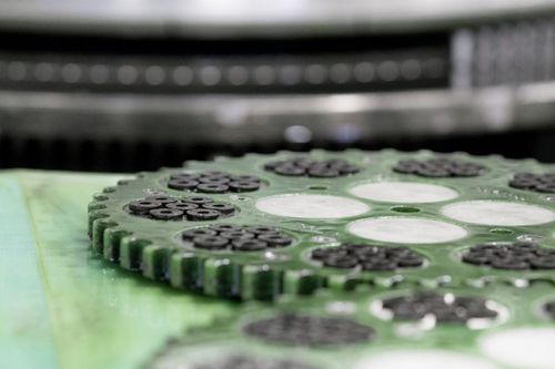 金属研磨 - Helvoet Rubber & Plastic Technologies B.V. - 工业 / ISO 9001