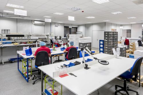 汽车工业装配 - Helvoet Rubber & Plastic Technologies B.V. - 大批量生产 / 弹性材料 / ISO 9001