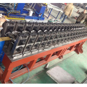 导向轨滚压成型线 - KCM Machinery Manufacturing - 辊式输送