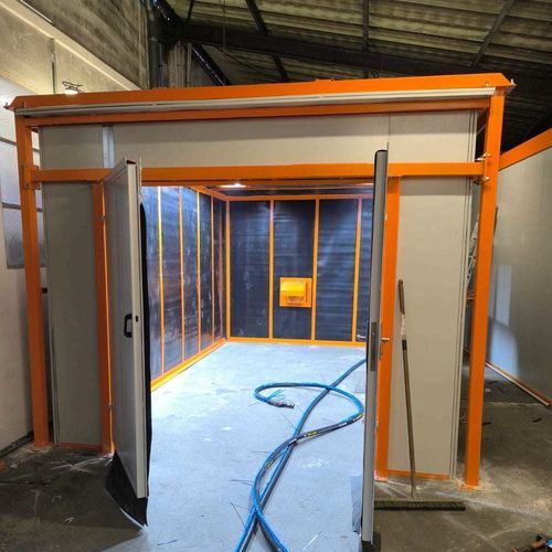 降压式喷砂间 - VOGAMAKINA INDUSTRIAL PLANTS COMPANY Ltd. - 手动 / 带传送装置 / 用于汽车工业