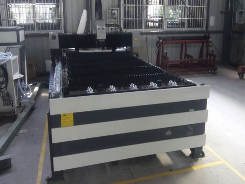 光纤激光切割机 - YSD CF3015-500 - Hubei Tri-Ring Metal-Forming Equipment Co., Ltd. - 用于金属 / 金属薄板 / 用于厚金属板