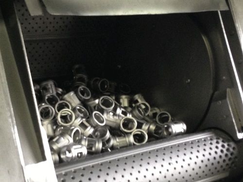 不锈钢喷砂工艺 - Pioneer Metal Finishing - 铝 / 中等规模生产 / 小批量生产
