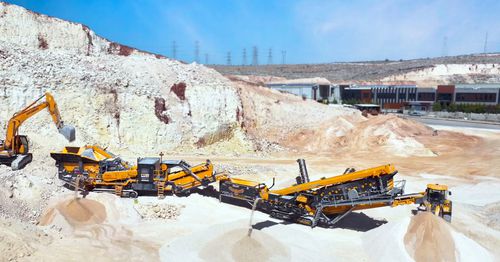 冲击破碎筛选设备 - FTI 130-S &amp; FTS 1560 - Fabo Crushing Screening & Concrete Plants - 移动式 / 大容量 / 履带式