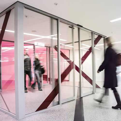 滑动式门 - Gilgen Door Systems AG - 玻璃 / 室内 / 自动