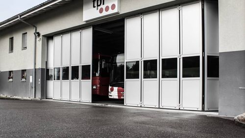 滑动式门 - Gilgen Door Systems AG - 折叠 / 室内 / 定制