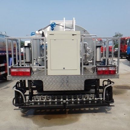 运输液罐卡车 - DFRC 5T  - CLW GROUP - 喷雾 / 3车轴 / 柴油机