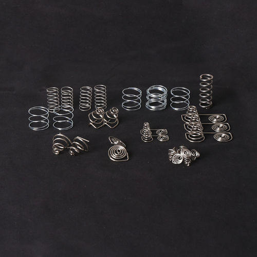 电池触点冲压 - HLC METAL PARTS LTD - 敞开式锻模 / 碳化钢 / 镍