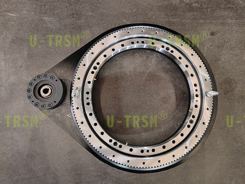 单回转驱动装置 - 2-S-10541-OP - Unique Transmission Equipment(Luoyang)Co., LTD - 蜗杆