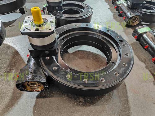 蜗杆回转驱动装置 - Unique Transmission Equipment(Luoyang)Co., LTD