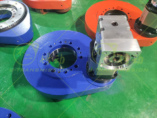 紧凑型回转驱动装置 - SP-I-0280 - Unique Transmission Equipment(Luoyang)Co., LTD