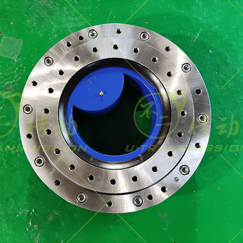 紧凑型回转驱动装置 - SP-I-0311 - Unique Transmission Equipment(Luoyang)Co., LTD - 密封防尘