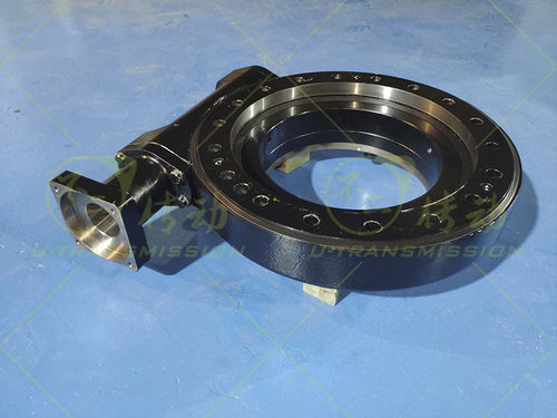 蜗杆回转驱动装置 - PE14  - Unique Transmission Equipment(Luoyang)Co., LTD