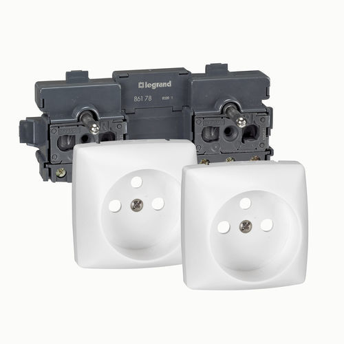 壁挂插座 - PWAK3110WH - Legrand - 嵌入式 / IP20 / 无卤素