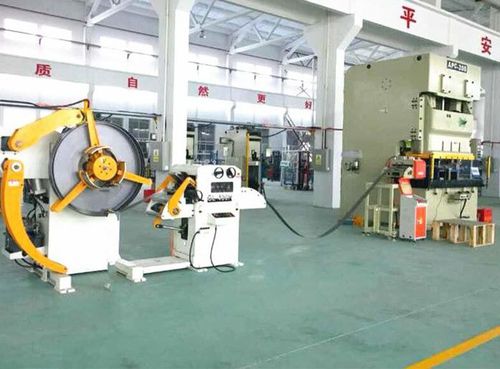 精冲加工线圈给料机 - Shenzhen Sunrui Machinery Co., Ltd. - 用于汽车工业 / 厚度较大 / 具有矫直机