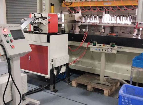 高强度钢线圈给料机 - Shenzhen Sunrui Machinery Co., Ltd. - 精冲加工 / 用于汽车工业 / 厚度较大