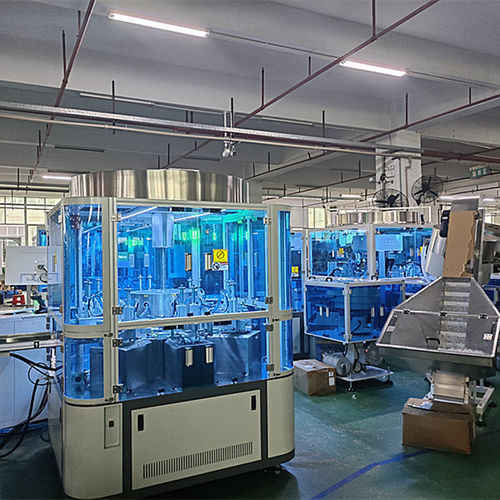 旋转封盖机 - Shenzhen xinzhong plastic - 气动 / 连续运动式 / 金属瓶盖