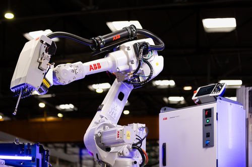 测量机器人加工单元 - ABB Robotics/ABB - 用于汽车工业