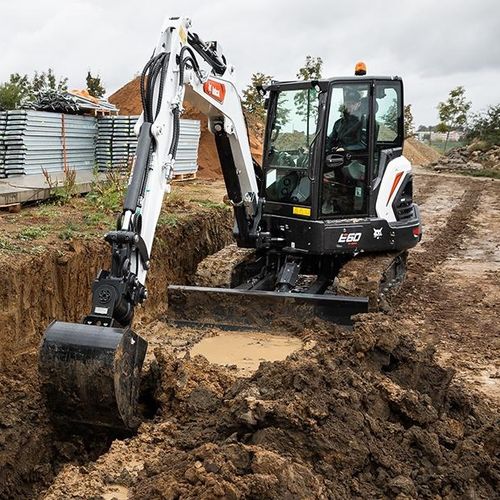 小型挖掘机 - E60 R2 series - BOBCAT - 履带式 / 柴油 / 用于建筑工地
