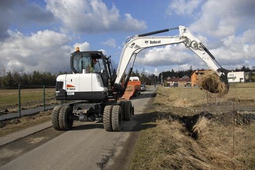 Midi挖掘机 - E55W - BOBCAT - 轮胎式 / Tier 4 中级 / 用于建筑工地