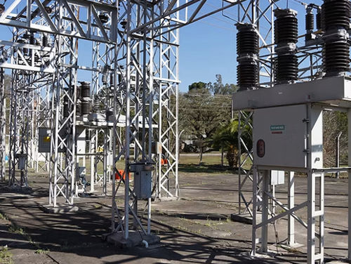 真空断路器 - Siemens Medium-voltage – Power distribution - 活槽 / 中电压 / 模块化