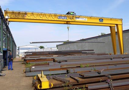 轨道半门式起重机 - STAHL CraneSystems GmbH/斯泰尔 - 海洋应用 / 用于预制件工地 / 悬挂式