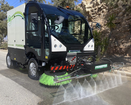 驾驶式清扫洗地吹干机 - BA-2300H SV COMBI - Piquersa Maquinaria, S.A. - 液压 / 柴油 / 道路