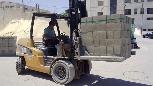 矿渣砖搬运夹 - T412V - KAUP GmbH & Co.KG - 叉车 / 用于路缘石