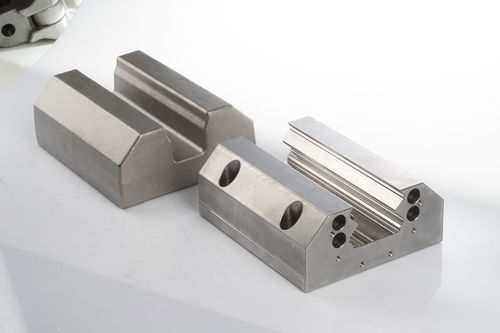 汽车铣削加工 - Aksan Steel Forging - 型材 / 铁路 / 农业