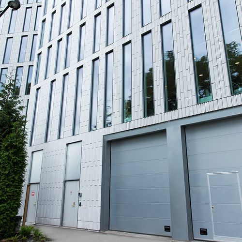 分段门 - OH1042P - ASSA ABLOY Entrance Systems - 人行道 / 不锈钢 / 铝框架