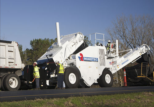 蜗杆给料机 - 78,000 lbs (35,380 kg) | SB-2500e/ex - Roadtec - 用于沥青铺路机 / 连续运动式 / 移动