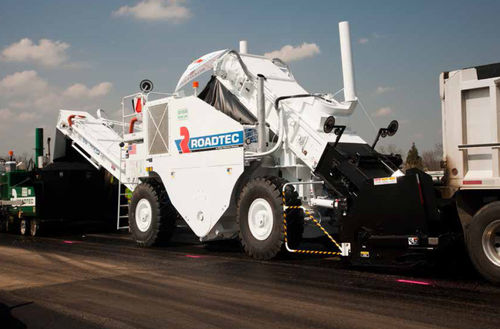 蜗杆给料机 - 62,500 lbs (28,350 kg) |  - Roadtec - 用于沥青铺路机 / 连续运动式 / 移动