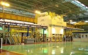 切割压机流水线 - Hyundai Heavy Industries-Robotics System