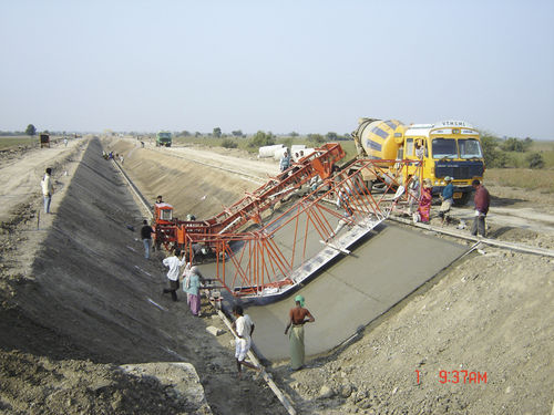 混凝土摊铺机 - 3 - 20 m | RCP750 - UNiSTEEL Engineering Works - 轮胎式 / 用于管道 / 用于混凝土板