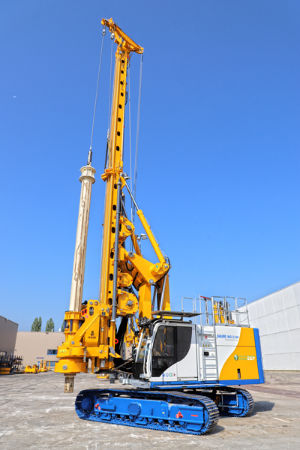 多功能钻机 - BG 23 H BT 65 - BAUER Maschinen GmbH - 旋转 / 用于建筑工地
