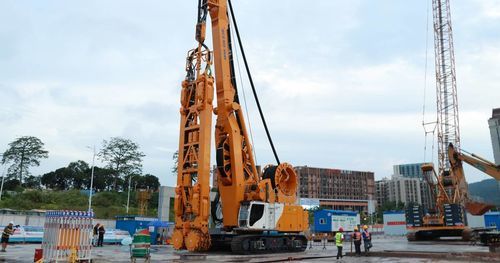 轮式挖沟机 - BCS 185 - BAUER Maschinen GmbH - 履带式 / 车载 / 用于土木工程