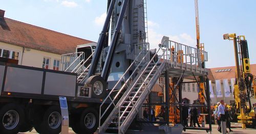 深孔钻机 - RB-T 135 - BAUER Maschinen GmbH - 移动式 / 旋转 / 液压