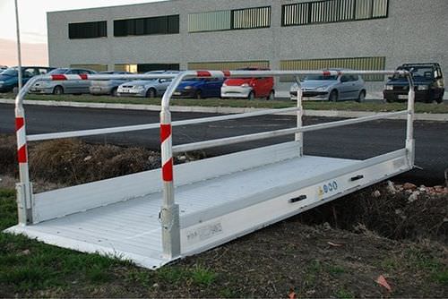 铝制人行桥 - 1 000 - 6 000 mm, 400 - 5 500 kg - C.L.M